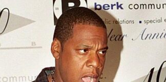 ジェイ・Z (Jay-Z)、親子関係を巡る新たな訴訟に直面:法的トラブルが続く Nick Step, CC BY 2.0 , via Wikimedia Commons