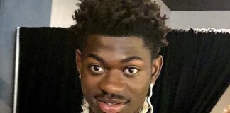 パンツ一丁で徘徊していたリル・ナズ・X、警察官への暴行容疑で逮捕される