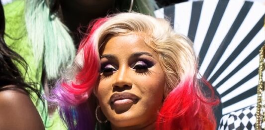 Cardi B 新アルバム『Am I the Drama？』リリース プラチナ認定 妊娠とツアー発表 女性ラッパーの頂点