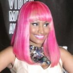Nicki MinajがJay-Zとの確執を語り、音楽活動停止を示唆する瞬間。Roc Nationとの関係悪化を背景に、業界構造への抗議を示す表情。