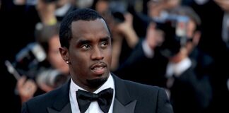 Diddyの懲役4年2か月は短すぎ?について 意見をまとめてみた(Suge Knightも登場) Judge Arun Subramanian(アルン・スブラマニアン判事)は金曜日の量刑公判で、Diddy(ディディ)に懲役4年2ヶ月(50か月)と50万ドルの罰金を言い渡した。ディディは今年初めに行われ注目を集めた刑事裁判で、売春行為を目的とした移送の罪で2件の有罪判決を受けていた。だが判決が下されたにもかかわらず、彼がどこで刑期を務めるかは依然として不明である。当局は2024年9月に彼を逮捕し、それ以来ブルックリンのメトロポリタン拘置所に収監されているが、この収監期14ヶ月は、50ヶ月の刑期に服役期間として加算されるのだ。となると実質3年の服役となる。さらに、模範的な行動をとれば1年ごとに15%の減刑が受けられるため、刑期は30ヶ月(2年半)程度しか残らない可能性がある。 陪審員の意見 さて、この判決にSNSでは「軽すぎる」「短すぎる」との意見が飛び交っていた。現に陪審員や被害者の権利擁護者の中には、判決が軽すぎると感じた者もおり、とある陪審員は、被害の大きさを考えると10年の刑の方が適切だと示唆していた。「彼は軽い刑で済んだと思う。裁判官がそこまで寛大だったことに驚いた」とその陪審員はABCニュースへの声明で述べていた。「…10年の刑の方が妥当だったと思う。彼は他にも多くの民事訴訟を起こされているので、今後何年も出廷を繰り返すことになるだろう。罰金もさらに支払わなければならないだろう」とその陪審員は述べていた。 女性の権利と性的虐待専門の弁護士の意見 シカゴを拠点とする女性の権利と性的虐待を専門とする弁護士Tamara Holder(タマラ・ホルダー)氏はこう述べている。「スブラマニアン判事によるディディへの判決は法的に妥当だった。被害者権利擁護団体の多くは判決が『十分に厳しくない』と憤るかもしれないが、検察はCassie Ventura(キャシー・ベンチュラ)とJane Doe(ジェーン・ドウ)を売春目的で移送した2件の罪状についてのみ有罪判決を勝ち取ったに過ぎず、RICO法違反と人身売買の罪状を立証できなかった。ディディは判決が厳しすぎるとして控訴する可能性が高いが、スブラマニアン判事が法廷で述べた言葉は非常に明確だった。『…あなたは2人の女性に取り返しのつかない害を与えました…この行為は10年以上にわたって続きました…なぜなら、あなたにはそれを継続する力と資金があったからです』この判決は、俳優、ミュージシャン、エージェント、プロデューサーなど、社会の権力者に対し、女性への虐待は適切な罰を受けるという強いメッセージを送っている」。 被害者の弁護士の意見 ディディと約10年間交際し、検察が有罪判決を勝ち取る上で決定的な証言をした歌手キャシーの弁護人は、件の判決を受けて声明を発表した。「コムズ氏が引き起こしたトラウマを消し去ることなどできないが、本日言い渡された判決は、彼が犯した重大な犯罪の影響を認めるものだ」と述べた上で、「ベンチュラ氏は、家族や友人の支えのもと、彼女の勇気と不屈の精神が多くの人々にインスピレーションを与えてきたことを自覚し、これからも回復していくと確信している」。 元連邦検事の意見 「まるで赤ん坊を割ったような判決だった(「Split the baby/赤ん坊を割る」という英語慣用句は、通常、公平ではあるものの最終的には誰にとっても不利で浅い妥協によって争いを解決することを意味する)」と、元連邦検事のNeama Rahmani(ネアマ・ラフマニ)氏はPEOPLE誌に語っている。「単純な売春事件にしては、予想以上に重い判決だった。しかし、暴力、強制、強要、脅迫、薬物使用といった証拠が全て揃うと、驚きはしない」彼は「政府が求めていた11年の懲役刑では決して無かった」と述べ、弁護側が求めていた14ヶ月でもなかったと続けた。 ついでにSuge Knightの意見 ついでに過去ディディの宿敵だったSuge Knight(シュグ・ナイト)氏も獄中から『The Art of Dialogue』のインタビューに答えていたので紹介する。彼はディディがいかに幸運だったかについて語ったという。「パフィーにとって、今日は素晴らしい日だな」とシュグは語る。「奴の家族にとっては、さらに素晴らしい日だろう?(一部省略) とはいえ、全体的には驚くようなことではない。一つだけ確かなことがある。前にも言ったように、パフィーは政府と強い繋がりを持っている。他の奴だったら、政府に対し間違いなく処罰の対象になって詰んでたろうな」彼は続ける。ディディの判決は「判決を受ける奴がまるでアメリカ大統領に立候補しているかのようなキャンペーン活動を展開できたのは歴史上初めてのことだ」と述べ、ディディのような立場と影響力、コネを持たない他の人物であれば、はるかに厳しい刑罰を受けていたはずだと主張した。 Diddyの今後 現在ブルックリンのメトロポリタン「拘置所」にいるディディだが、ここは被告人は裁判と判決を待つ間のみ留置される場所である。そこから彼は今後、連邦施設に移送される。どの施設に移送されるかは連邦刑務局の判断だが、この決定に関し、法廷側と裁判官が勧告を行う権限を持つ。「ディディ氏は著名人であるため、安全のために一般の受刑者から隔離する必要がある。そのため、収容できる施設が限られる可能性がある」と、上記の元連邦検察官のネアマ・ラハマニ氏は述べている。そして、ディディの弁護側は既に控訴すると宣言している。 まとめ まとめると、刑事側が11年の刑を求めたことを考慮すると、見方によっては4年2か月の本刑罰を「軽い」と捉えるかもしれない。それには陪審員の一部も同意している。だが弁護側は1年と2か月のたった14か月を求刑していた。エキスパートや被害者(キャシー)側からすると、この長さは妥当だったという見解を示している。それでも読者の皆はやはり軽いと感じただろうか? ディディの法的状況は複雑かつ継続中であるため、現時点では彼が他の犯罪でさらに起訴されるかどうかを明確に断言することはできない。だが、本刑事訴訟以外にも多くの民事訴訟を起こされている上、これを機により多くの被害者が自らの体験を語り始める可能性がある。新たな捜査や起訴につながる可能性も無きにしも非ず、だ。