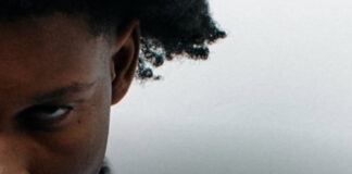 【速報】警察がD4vd事件で第2容疑者を特定──SNSとFortnite世代が抱える”孤独”とは? 米ロサンゼルス警察がD4vdとCeleste Rivas Hernandez事件で第2容疑者を特定したと報じられた件を象徴するニュースイメージ。捜査、SNS、Fortnite、Z世代の心情を暗示する構図。