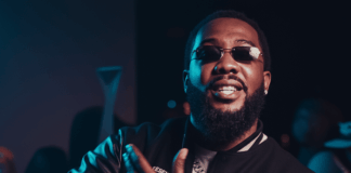 マンブルからトラディショナルに転向か?Desiignerのフリースタイルラップが大好評! Desiigner(デザイナー)が新フリースタイルを披露し、再び注目を集める姿。Boom Bapスタイルでのカムバックを象徴するポートレート。Via @lifeofdesiigner on Instagram