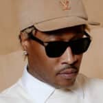 Future（フューチャー）がLVキャップとサングラス姿で写るポートレート写真