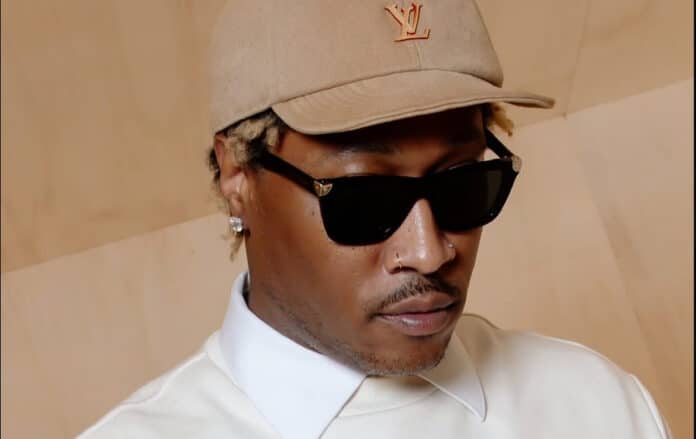 Future（フューチャー）がLVキャップとサングラス姿で写るポートレート写真