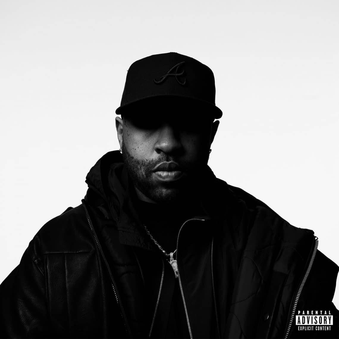 Mike WiLL Made-It 新アルバム R3SET ジャケット – アトランタキャップを被り顔が影で覆われたMike WiLL Made-Itのモノクロポートレート