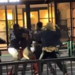 2026年4月11日夜、東京・渋谷の路上で揉み合うラッパーらの姿。Instagramで拡散している動画の一場面