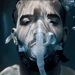 DrakeがInstagramで公開した『ICEMAN』5月15日リリース告知ビジュアル。2024年のKendrick Lamarとのビーフ以後、忠誠と裏切りをめぐる物語を象徴する一枚。