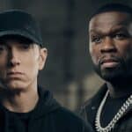 50 CentとEminemが並ぶAI生成のポートレート風アイキャッチ画像。映画『Street Fighter』主題歌と2Pac未発表音源を扱う記事のビジュアル