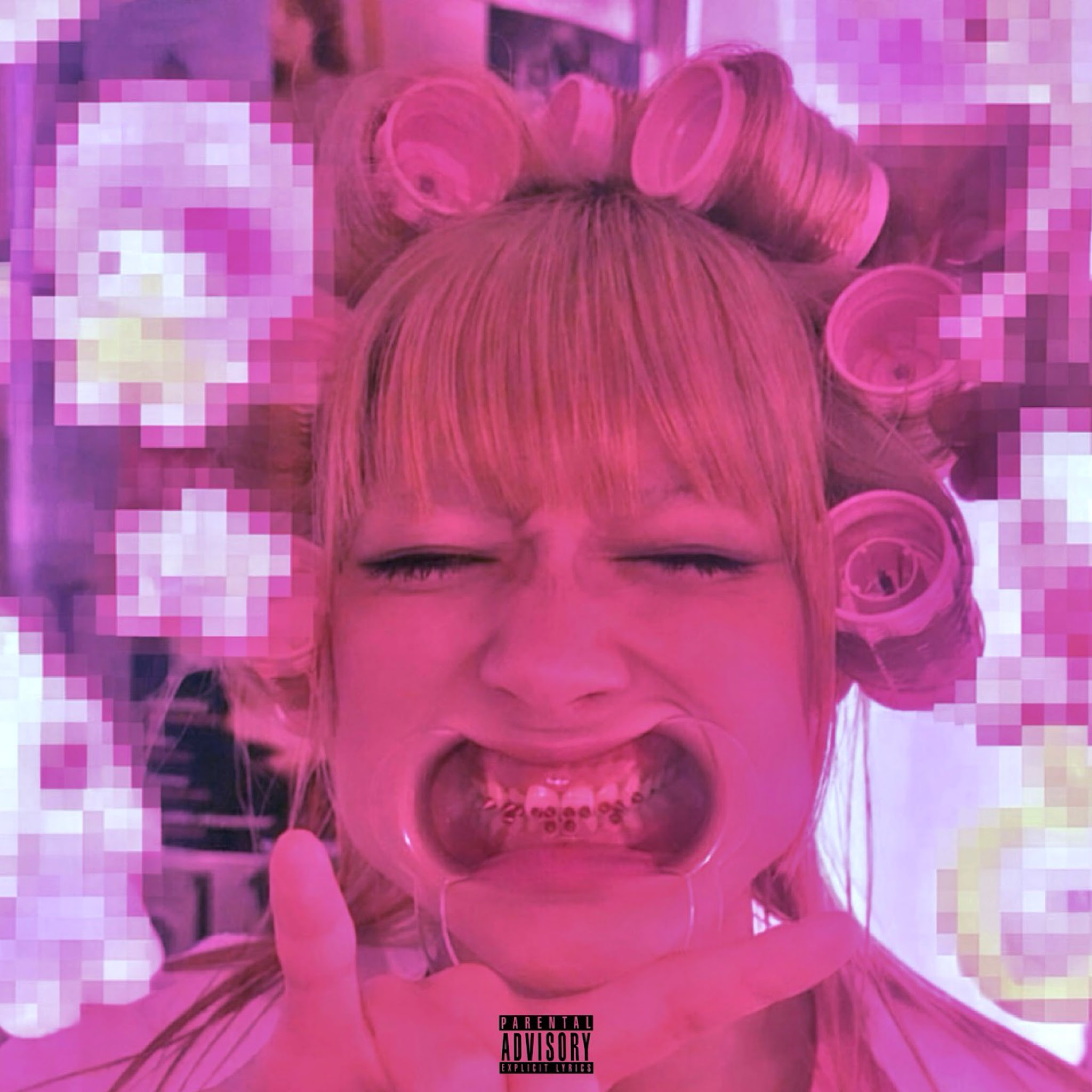 ピンク色の画面でヘアカーラーを付けたtonosama wasabiiを写したアルバム『wasabii yabaii』のジャケット