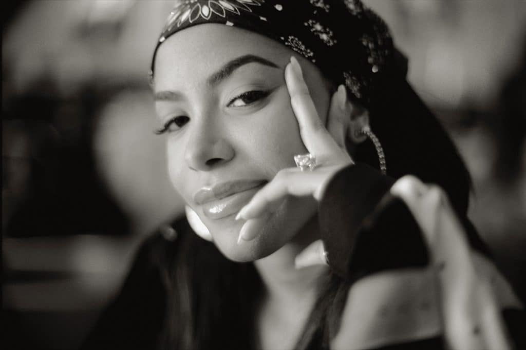 2000年5月、ベルリンで撮影されたAaliyahのモノクロ写真