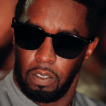 Sean Combs。2023年。Wikimedia Commons「Sean Combs in 2023.png」（HOTSPOTATL、CC BY 3.0）より